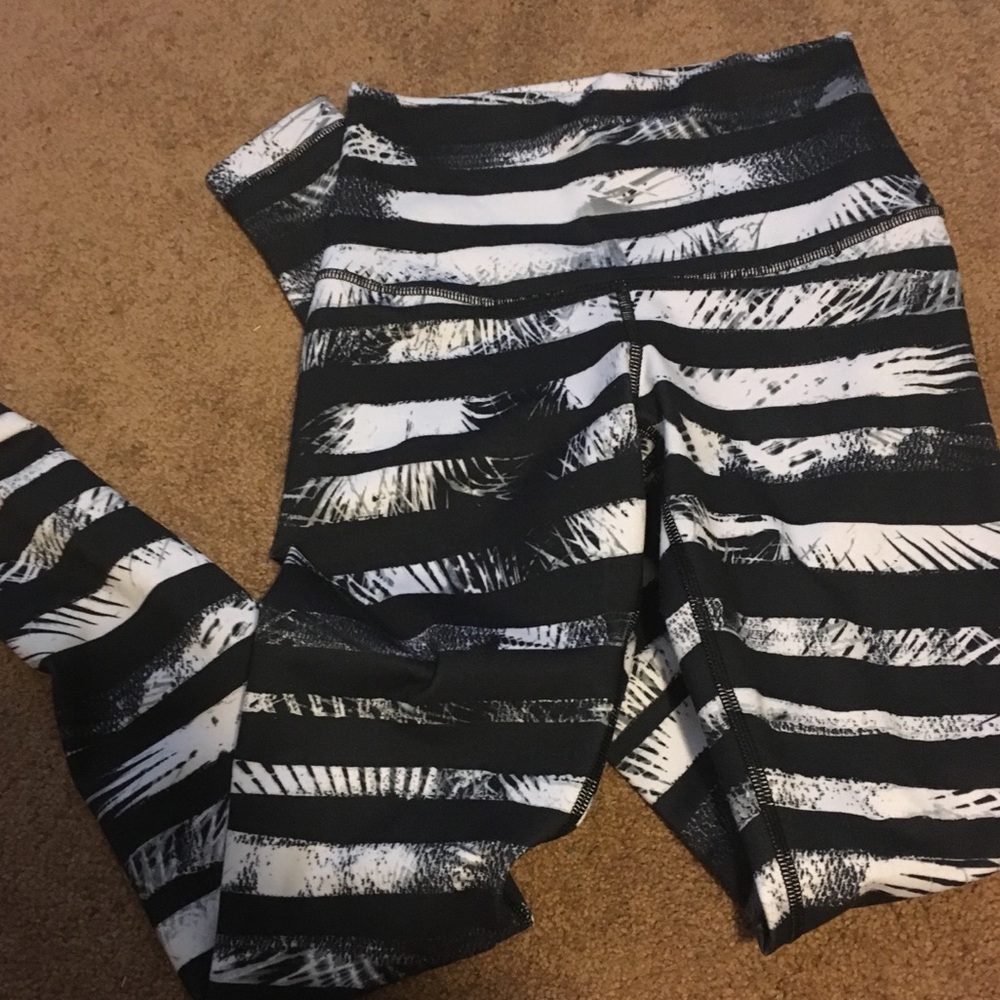 Lululemon high rise leggings size 4