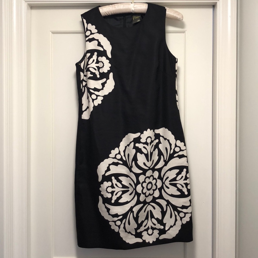 5/$25 Beautiful classic chic dress LBD