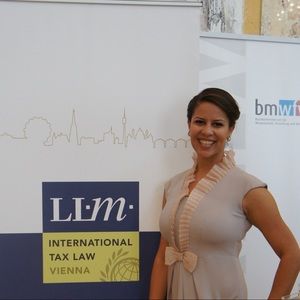 Meet your Posher, Aline