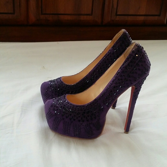Shoes - Picture 1 of 4