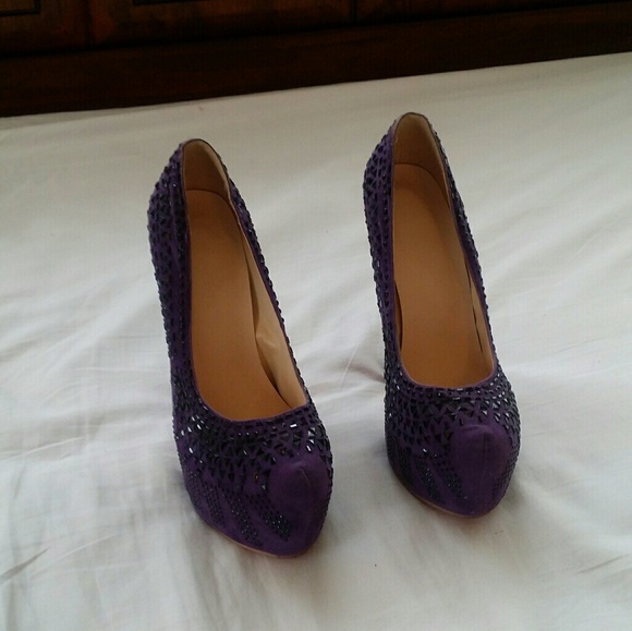 Shoes - Picture 2 of 4