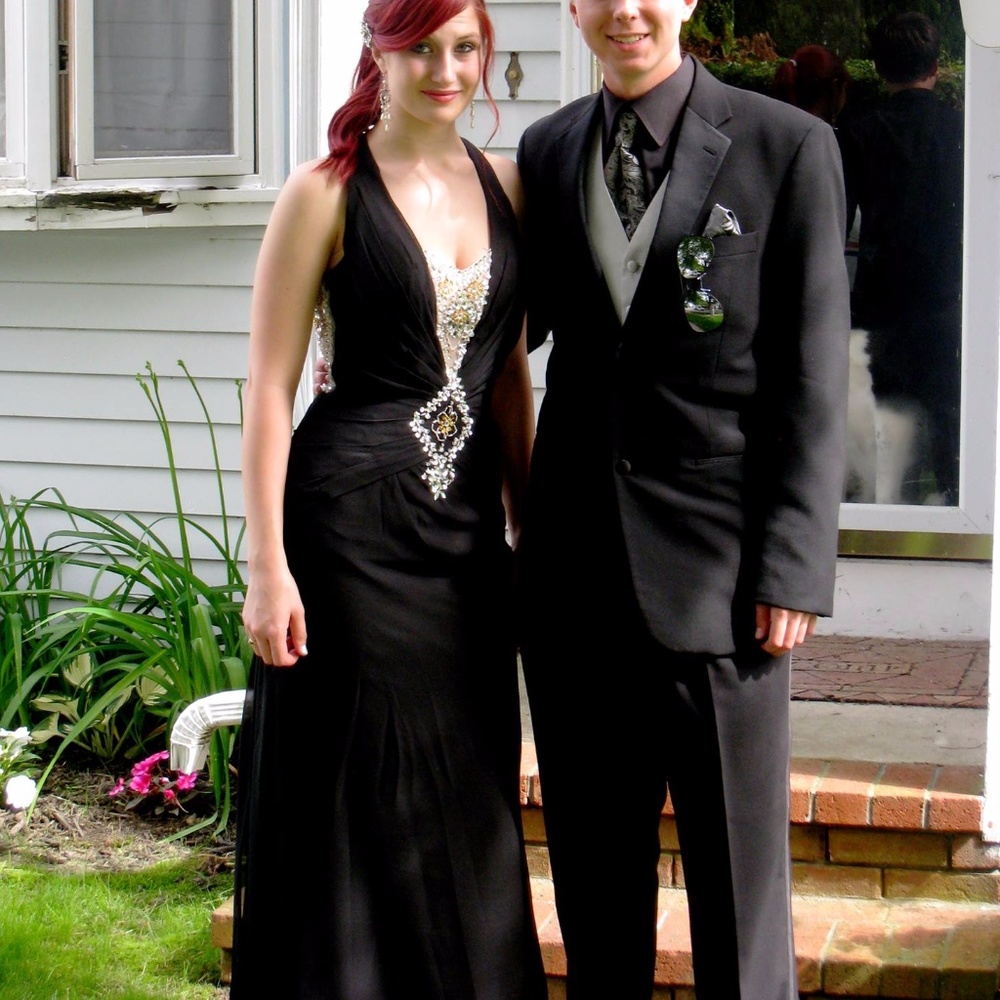 PRICE DROP! Black Formal Gown 👗 Offers welcome!