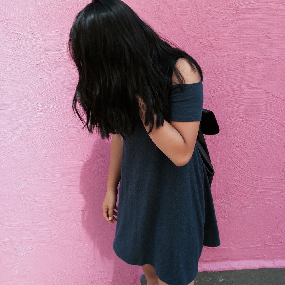 Hollister cold shoulder dress M