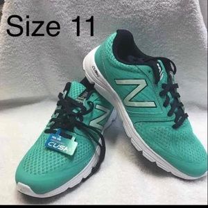 New Balance woman tennis shoes
