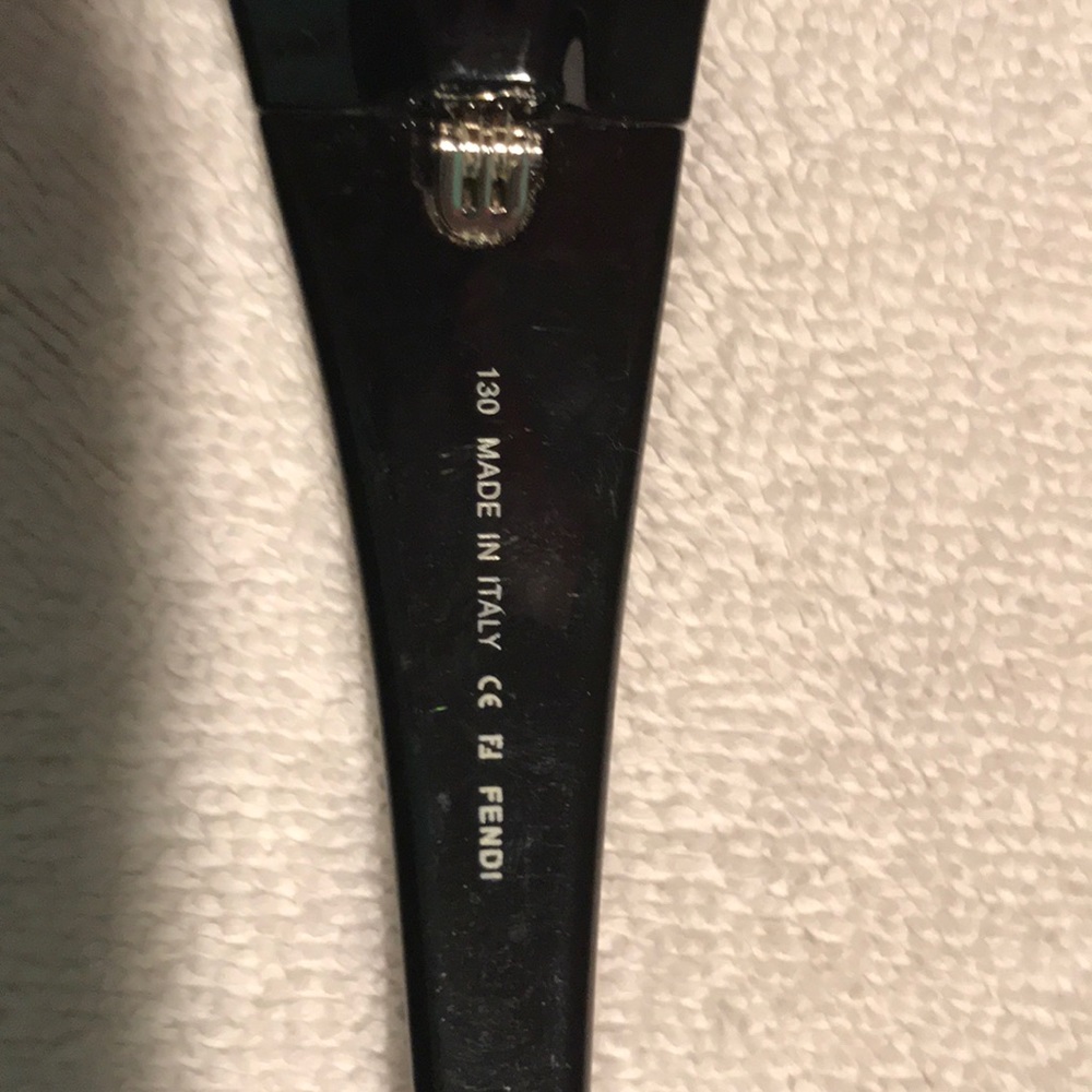 Fendi Sunglasses - Picture 4 of 8