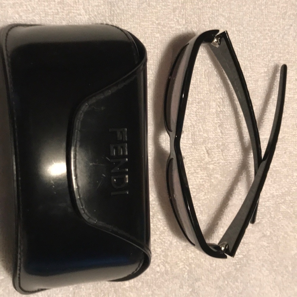 Fendi Sunglasses - Picture 7 of 8