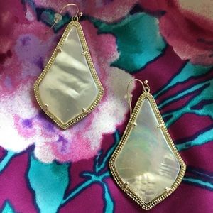 Kendra Scott Alexandra earring in Gold Pearl