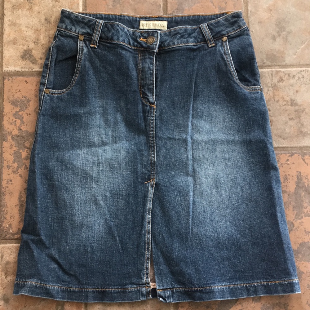 Stetson denim just above the knee length skirt