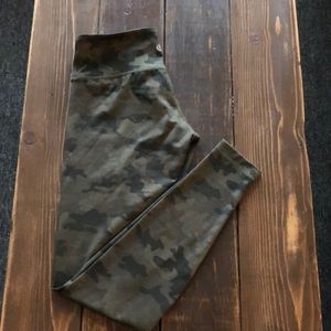 RARE Wunder Under Pant *CAMO