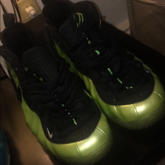 Electric blue Foams sz 12