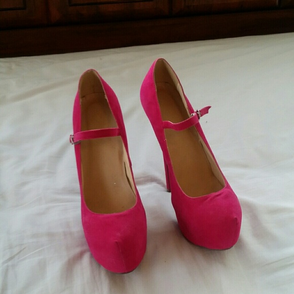 Shoes - Picture 1 of 3