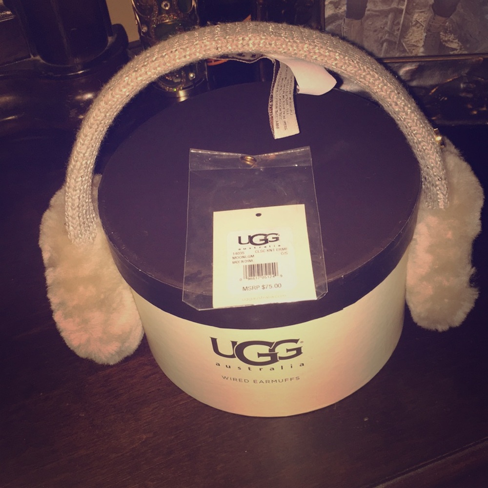 *AUTHENTIC*UGG earmuffs w/audio-NWT🌸-missing wire
