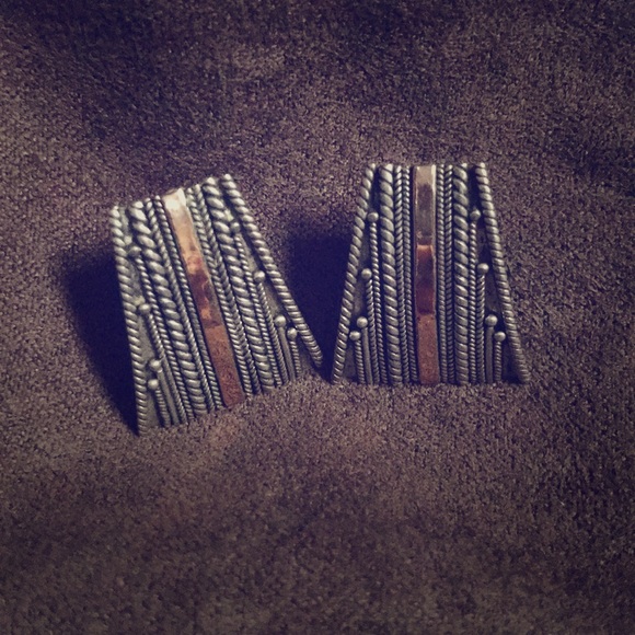 Sterling silver earring with gold striped decor