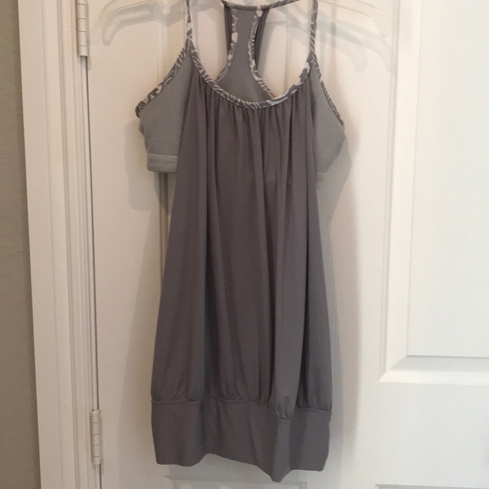 Lululemon workout yoga top built in bra size 6