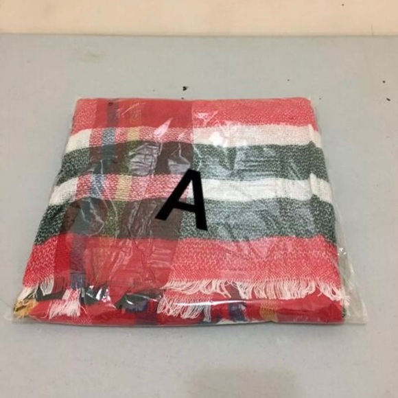 New Oversized Blanket Scarf - Picture 3 of 3