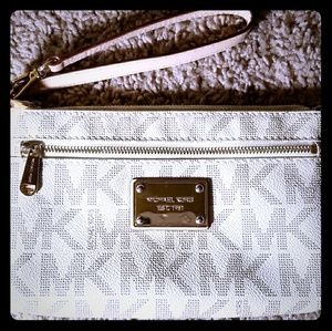 MK small pouch