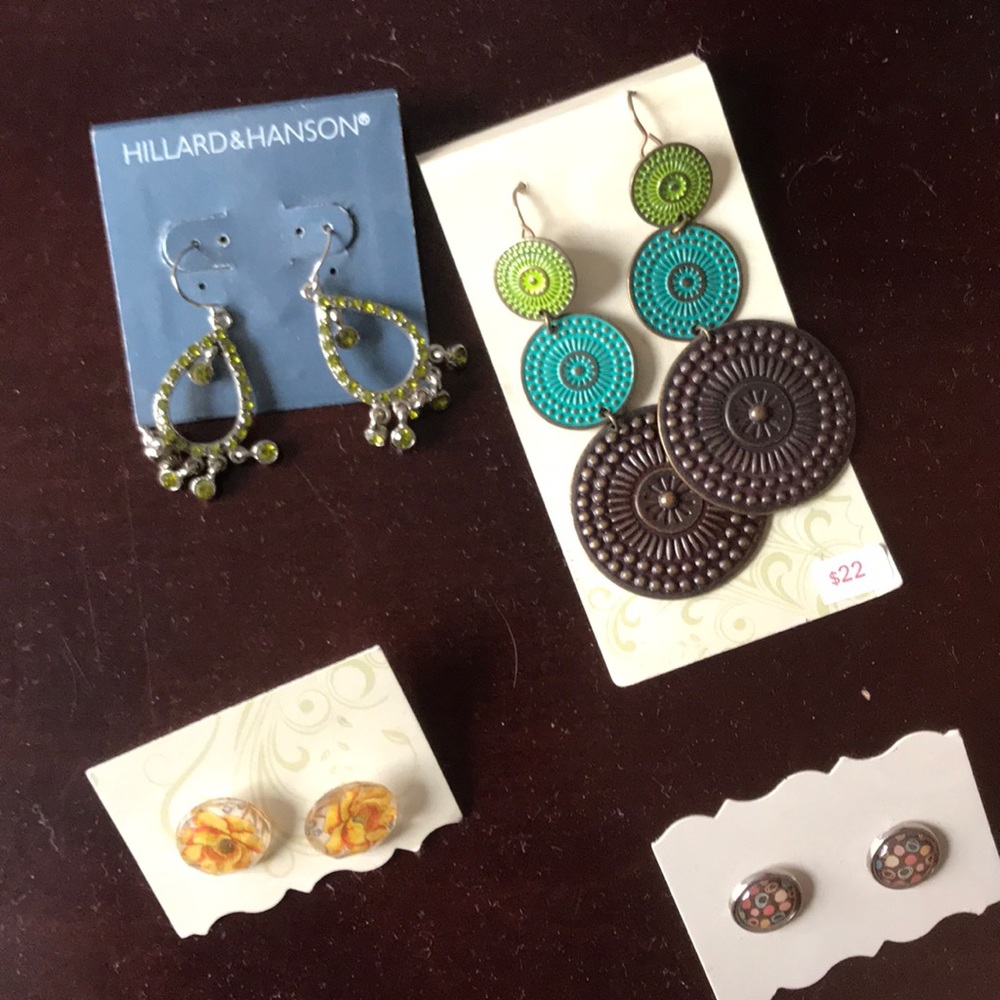 4 pairs of earrings