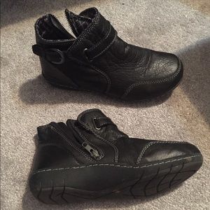 Almost new Skechers memory foam ankle boots