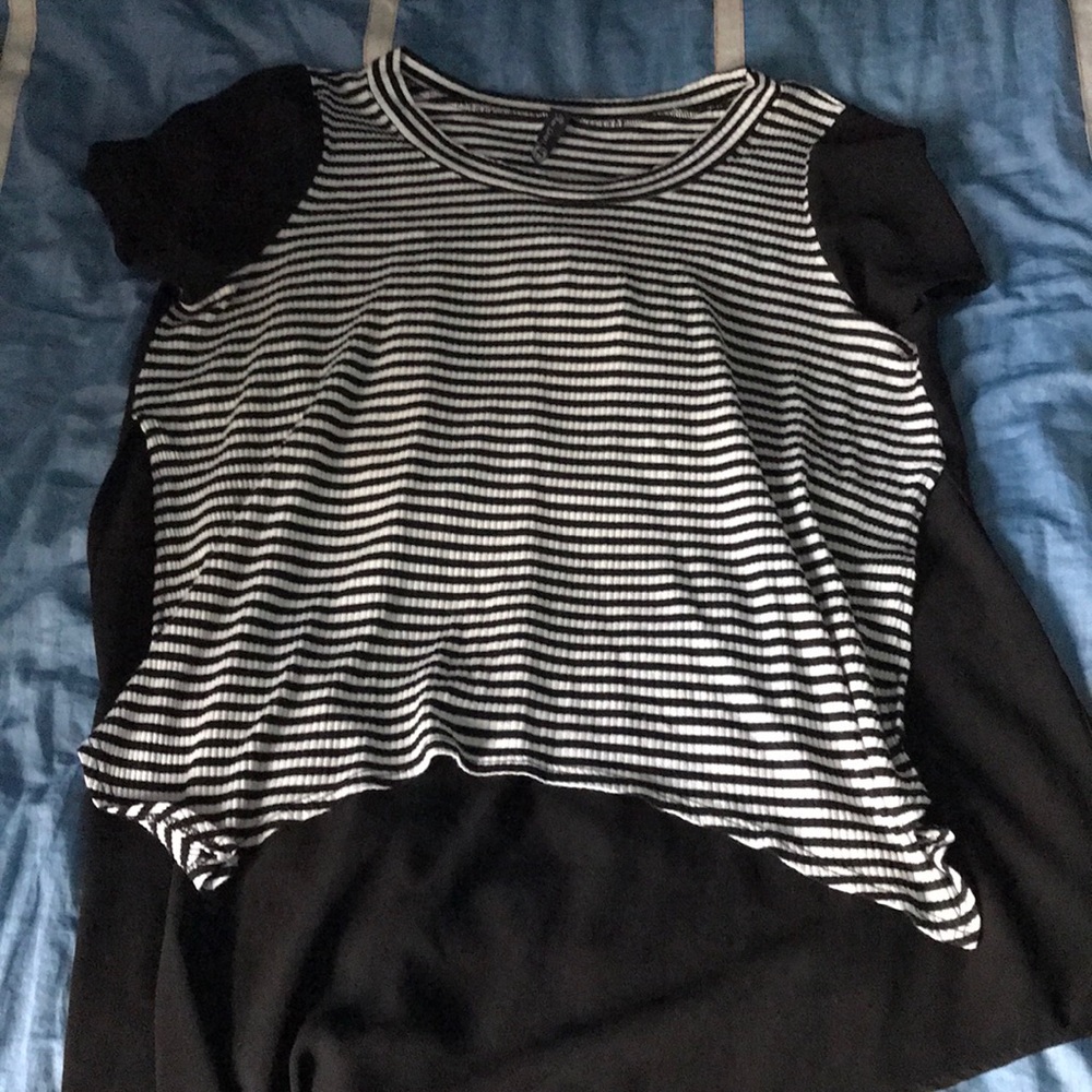 Black and white long tail shirt
