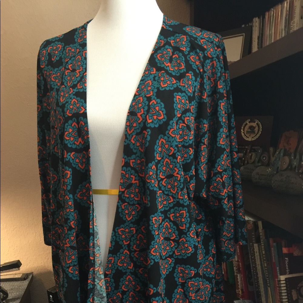 EUC LuLaRoe Lindsay. Size Medium