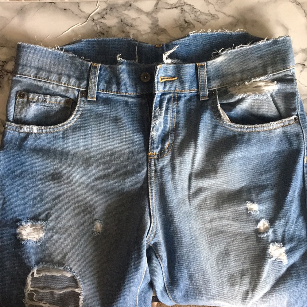 Distressed Jeans with Unfinished Hems