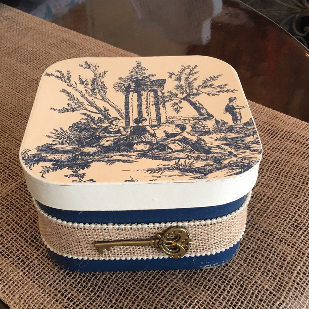Hand crafted decorative toile box. Great gift! 🎁