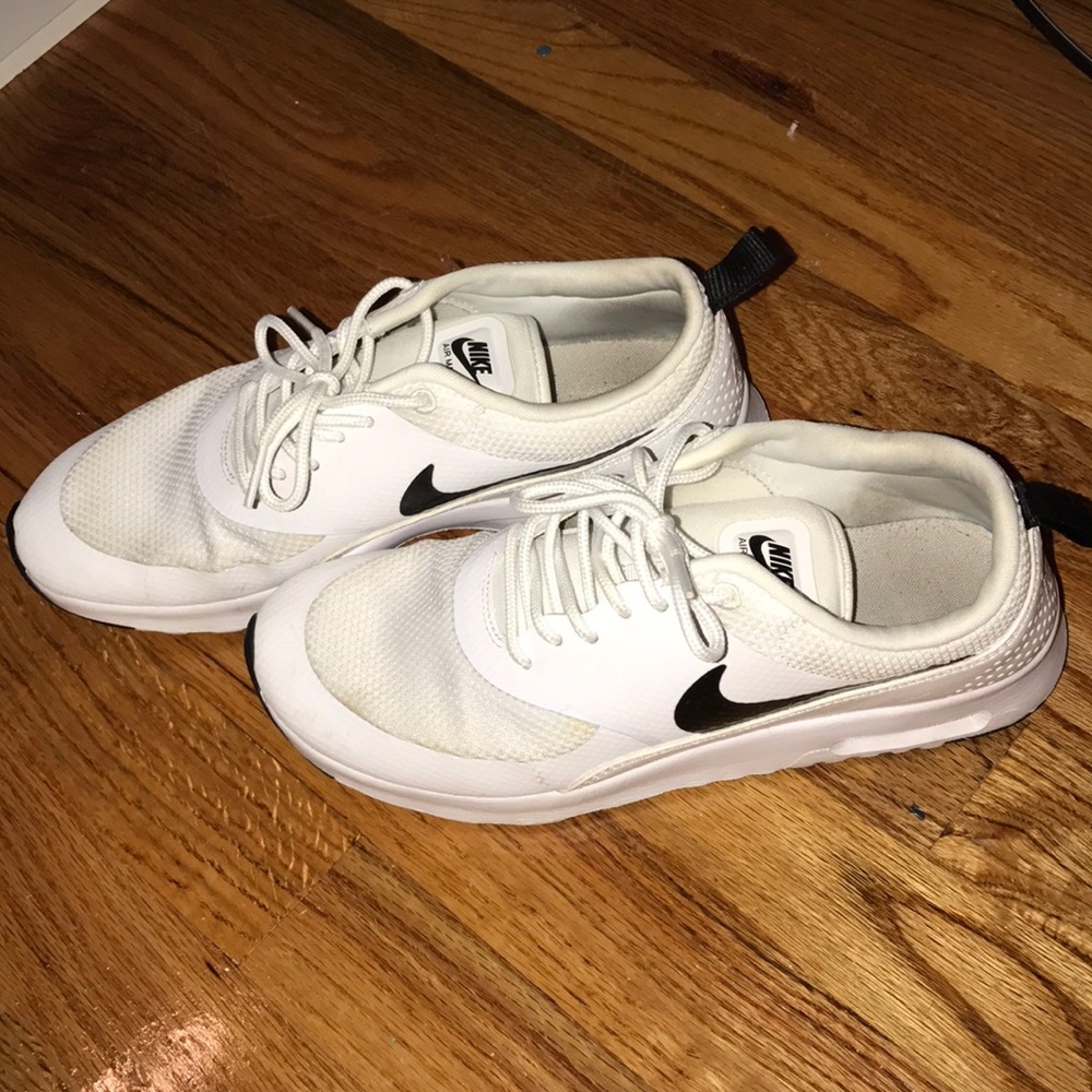 Nike Tennis Shoes