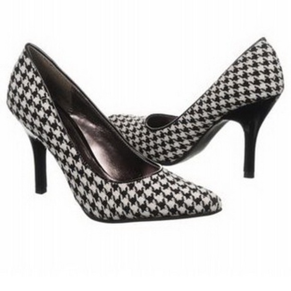 houndstooth pumps