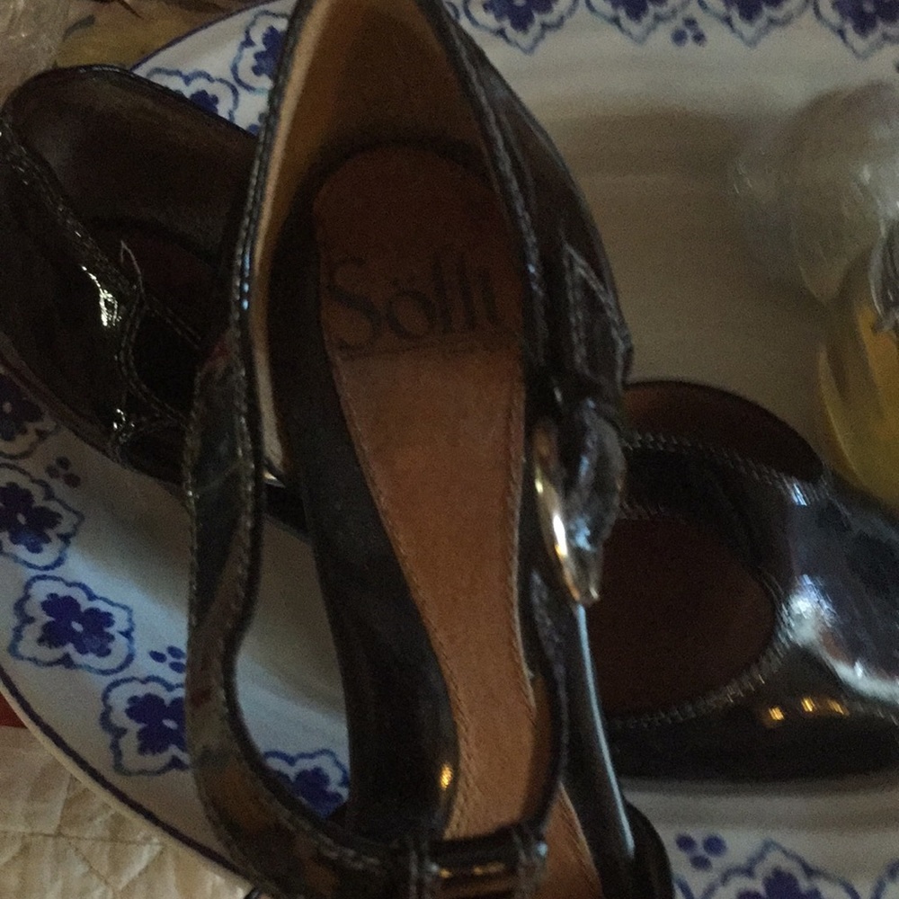 Pretty black dress heels