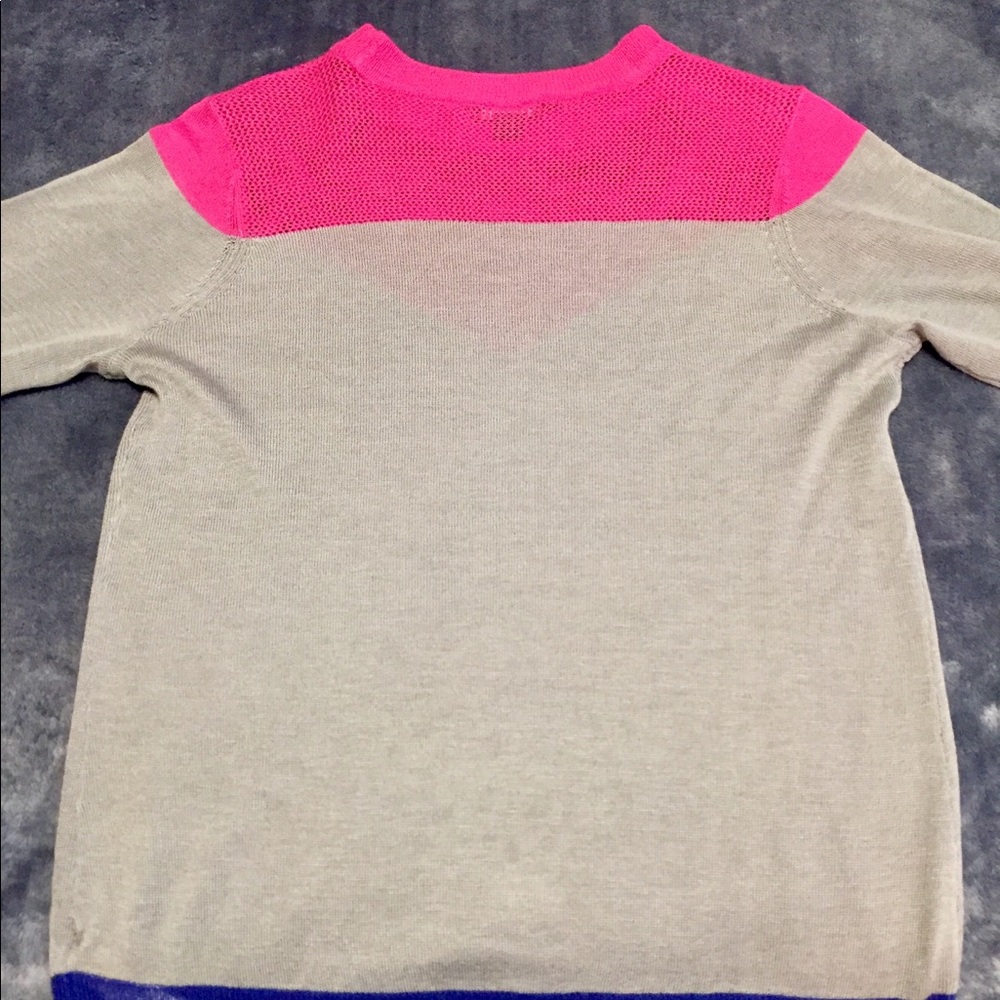 Cute tri-color sweater.