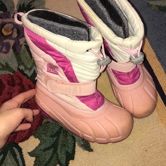 Snow boots - Picture 1 of 2