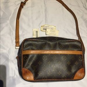 🔥FLASH SALE🔥Authentic Louis Vuitton Trocadero 27