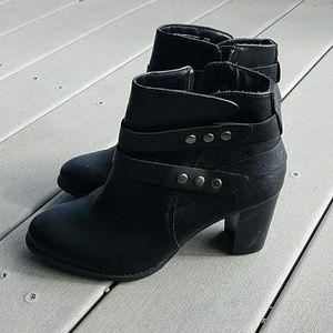 Jessica Simpson boots size 8
