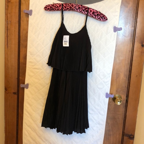 Just Ginger Black Pleated Dress - Picture 2 of 5
