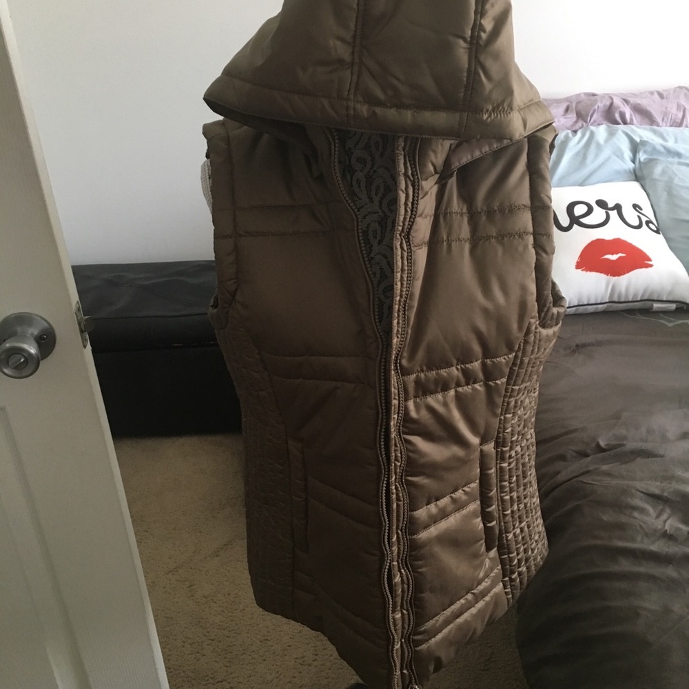 Short sleeve bomber jacket