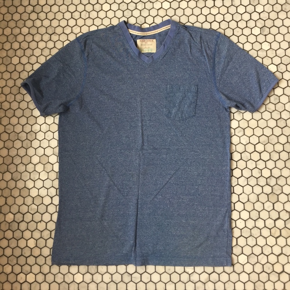 V-neck tee