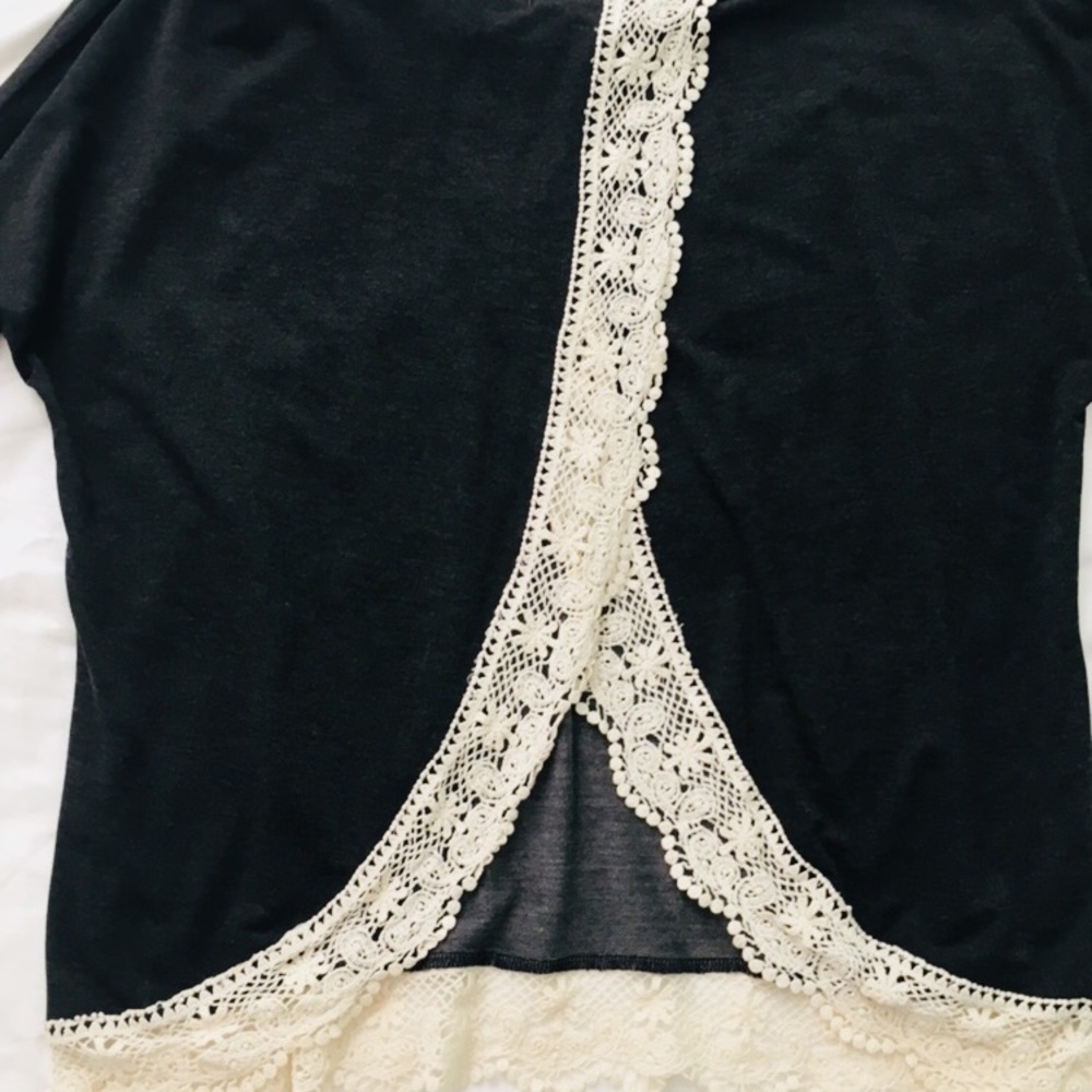 3/4 sleeved sweatshirt with lace detailing