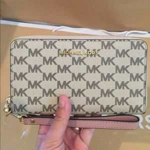 Michael kros tech wallet