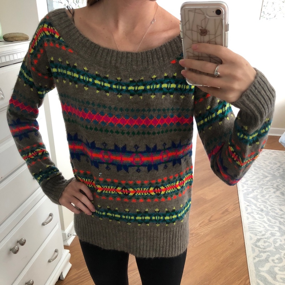 🌈 BRAND NEW AE Sweater 🌈
