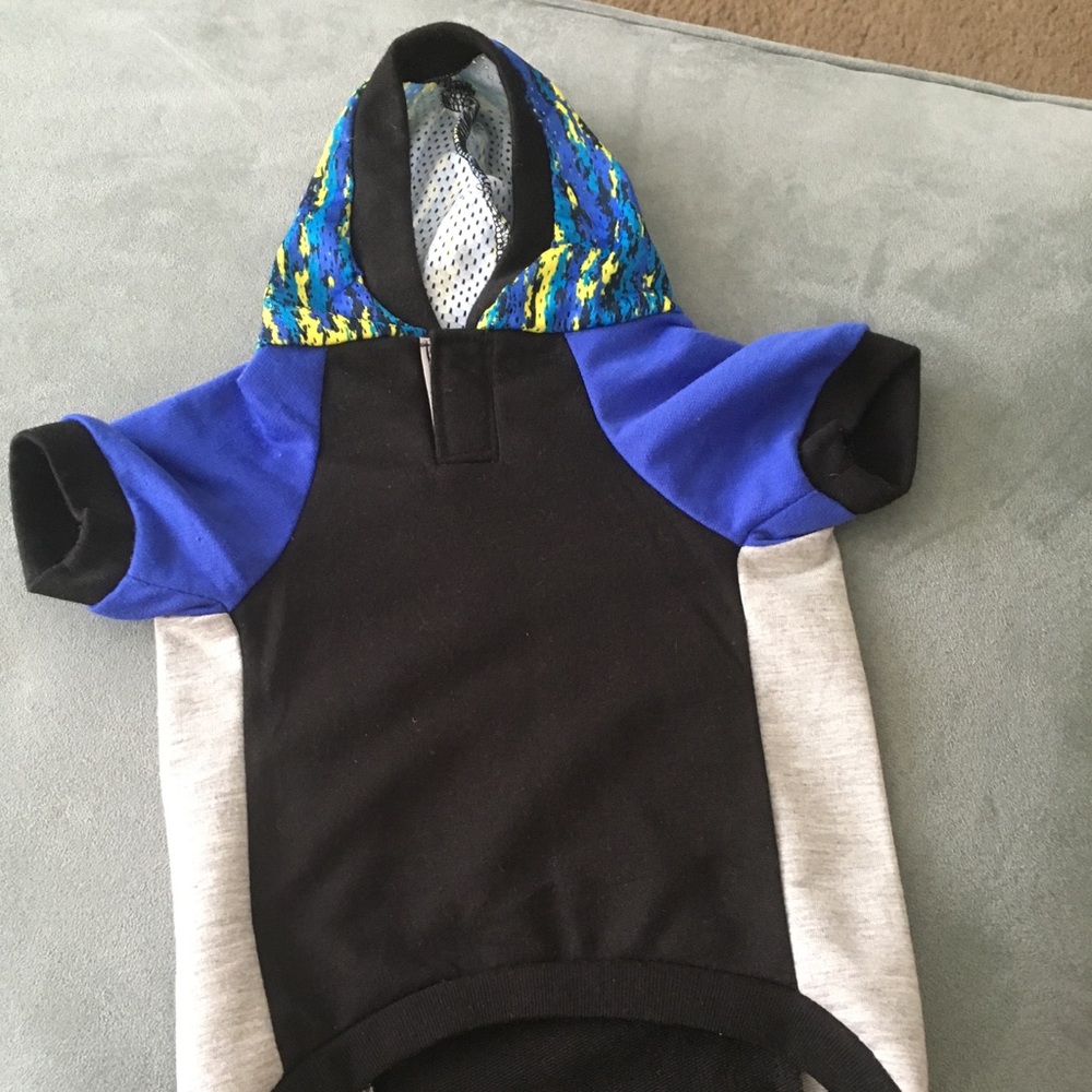 Puppy sweater with hood