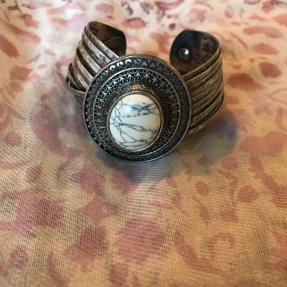 Metal bracelet