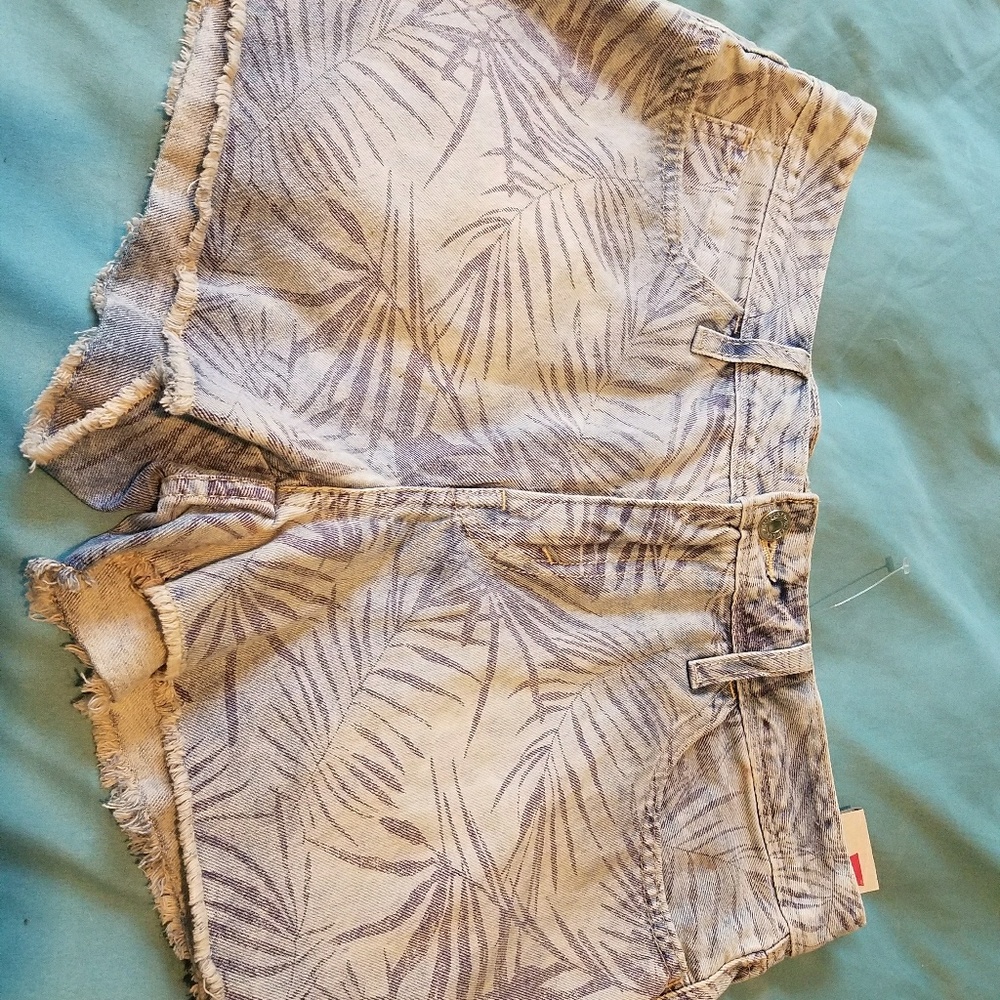 Never worn Levis jean shorts
