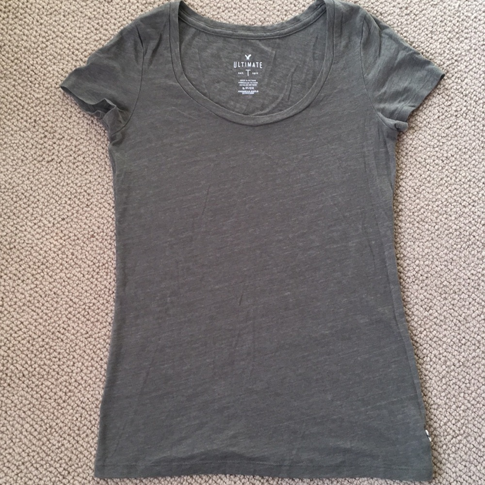 Olive green AE UltimateTee size small barely used