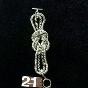 ⬇️$40 NWT 21 Twenty One Silver Color Bracelet