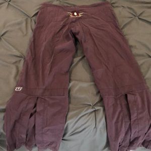 Be Present yoga/climbing crops w/back detail