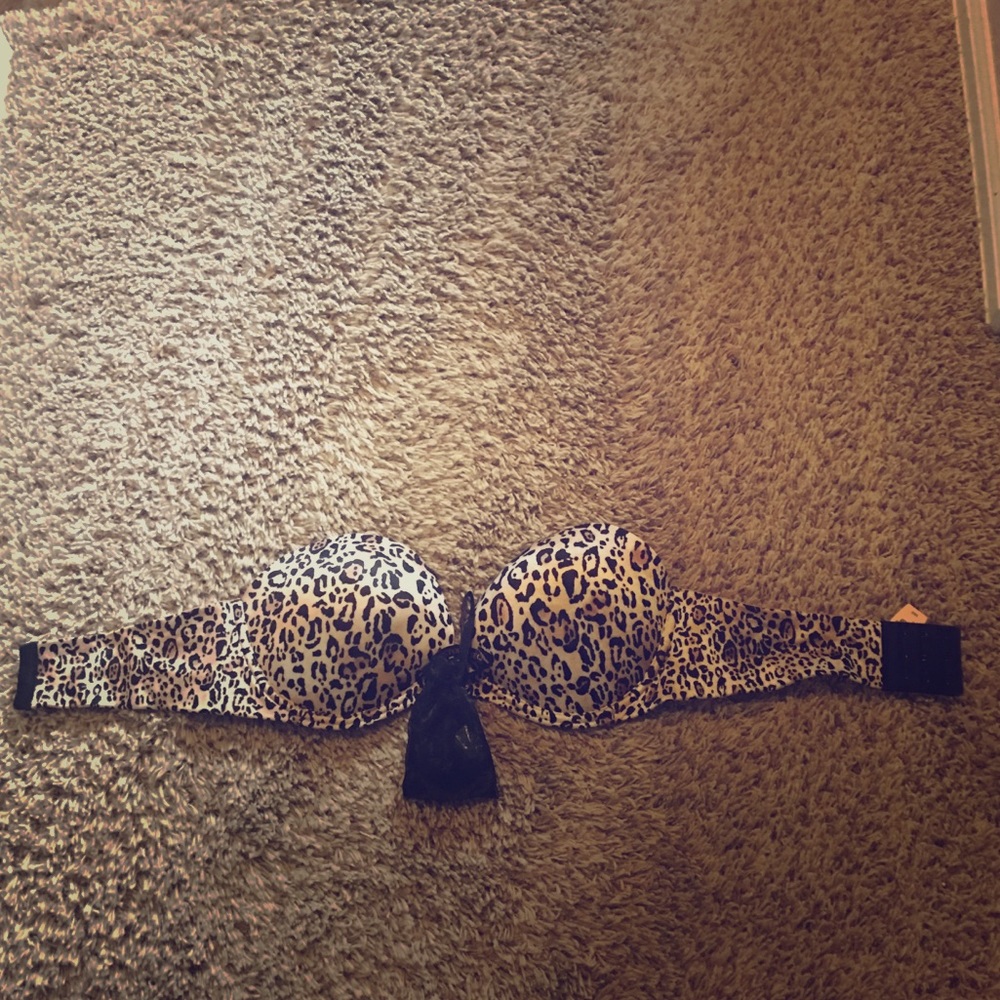 New with tags. 36D Victoria’s Secret bra
