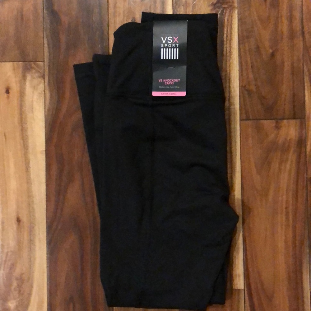NWT Victoria Secret Cropped Workout Capri