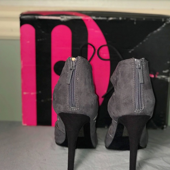 Never worn Michael Antonio Grey tie up shoes - Picture 3 of 5