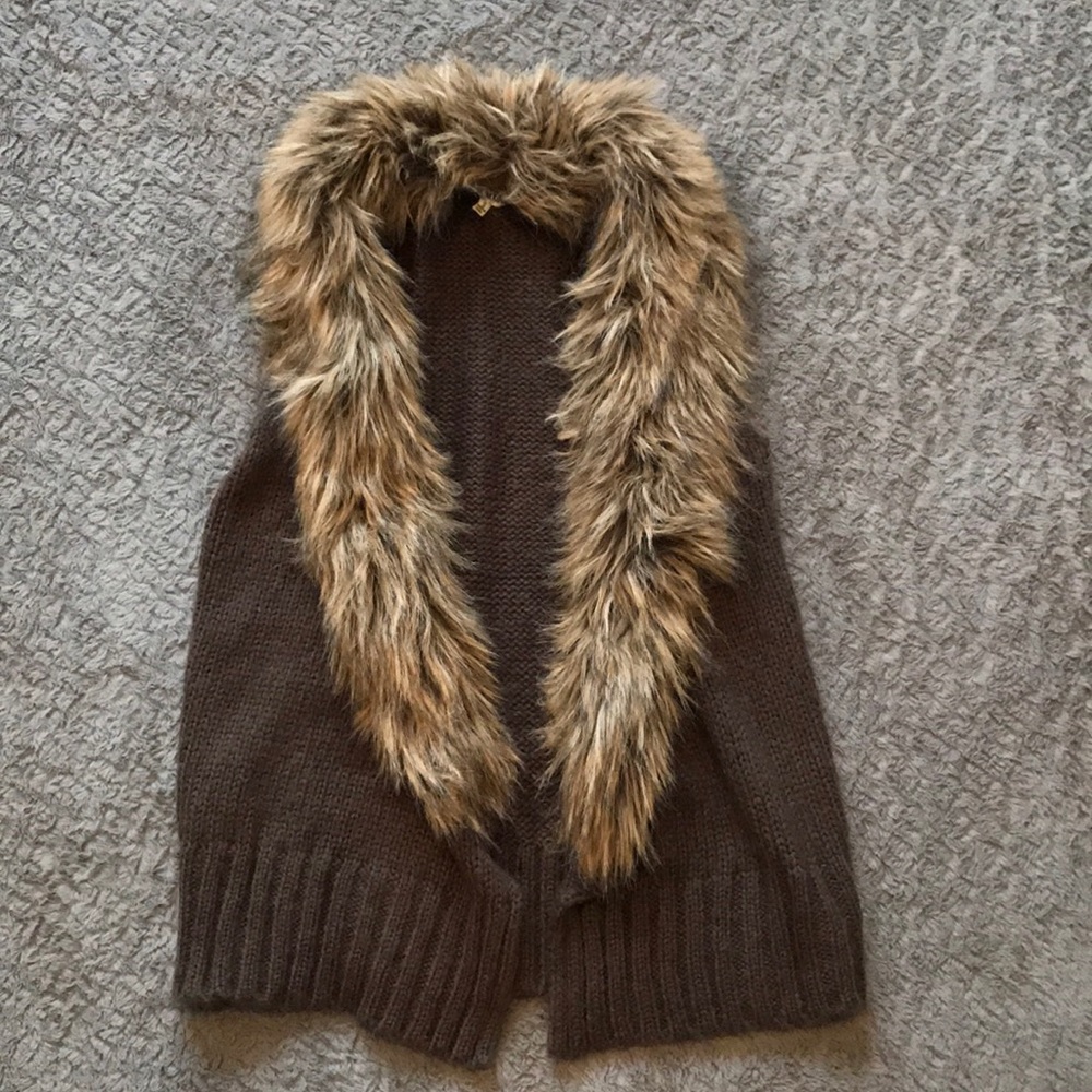 BB Dakota Knit Vest with Fur Collar