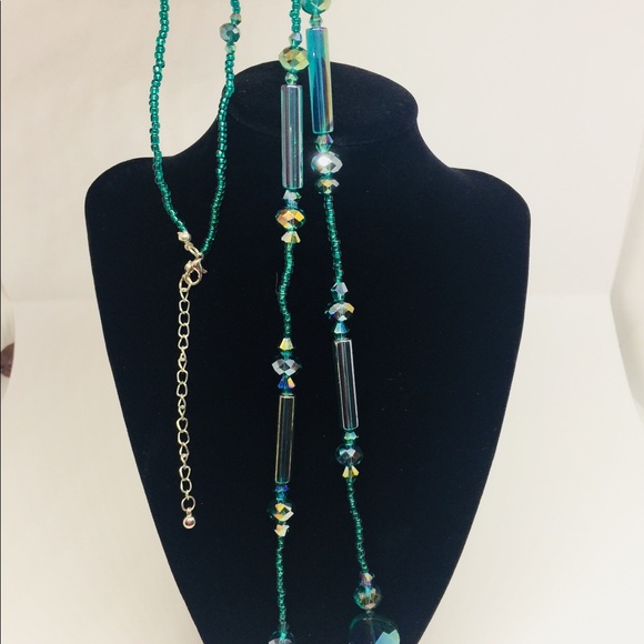 Green Beaded Necklace. - Picture 2 of 3